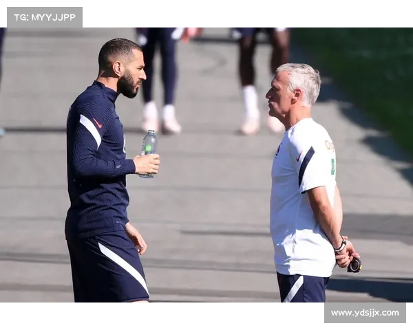 德尚与本泽马矛盾揭示的背后真相与足球圈的隐秘游戏 德尚与本泽马矛盾揭示的背后真相与足球圈的隐秘游戏